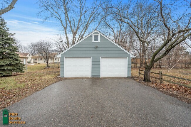 Building Photo - 4 Bedroom Home in Crystal
