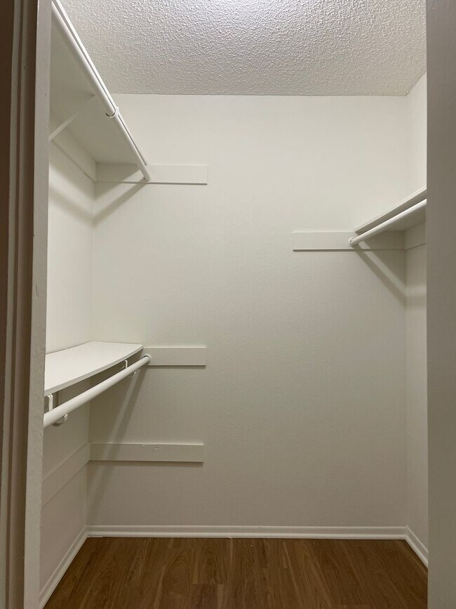 Building Photo - Luxury Living at The Estates Condominium Complex – 2 Bedroom, 2 Bathroom