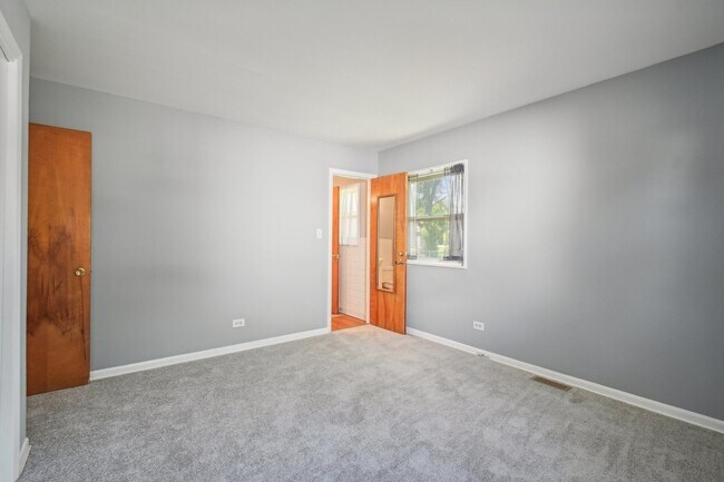 Building Photo - 116 Tower Ln