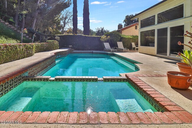 Building Photo - 2367 Silver Spring Dr