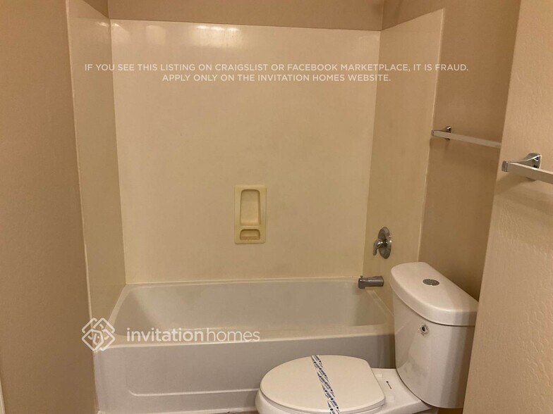 Building Photo - 37611 N Dena Dr