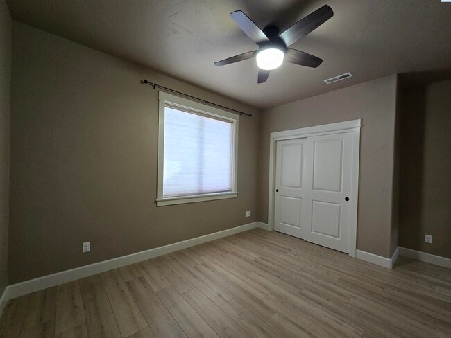 Building Photo - 3/4 Acre lot with Pool/Hot and Lawn Care I...