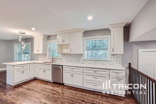 Building Photo - 2241 Wallingford Dr