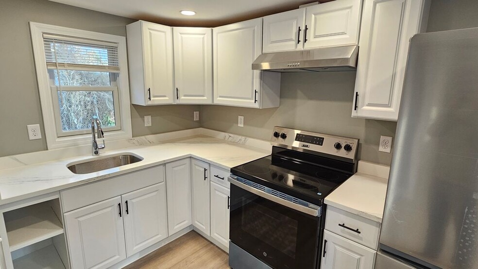 Building Photo - 825 Scenic Hwy