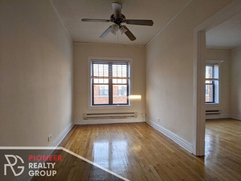 Building Photo - 622 W Cornelia Ave