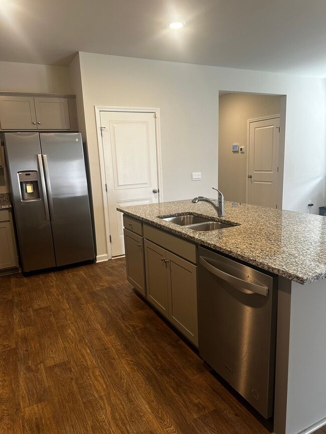Building Photo - HALF OFF FIRST MONTH RENT - GOOSE CREEK