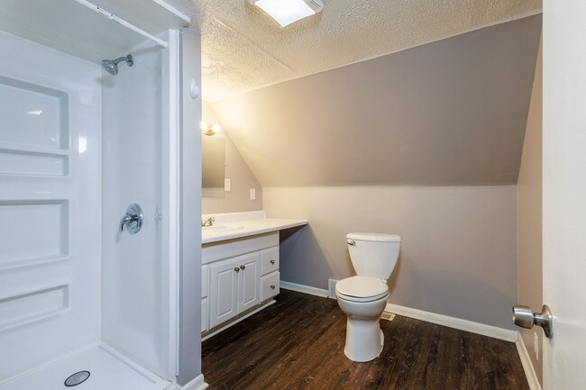 Building Photo - Spacious and Inviting 3 Bed 2 Bath House!