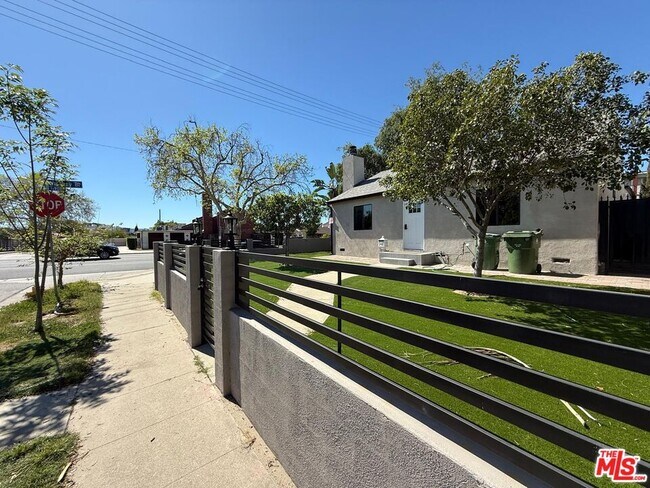 Building Photo - 6403 Gentry Ave