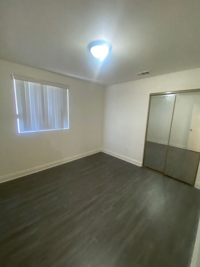 Building Photo - 76(914)