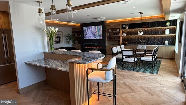 Building Photo - 811 N Columbus St