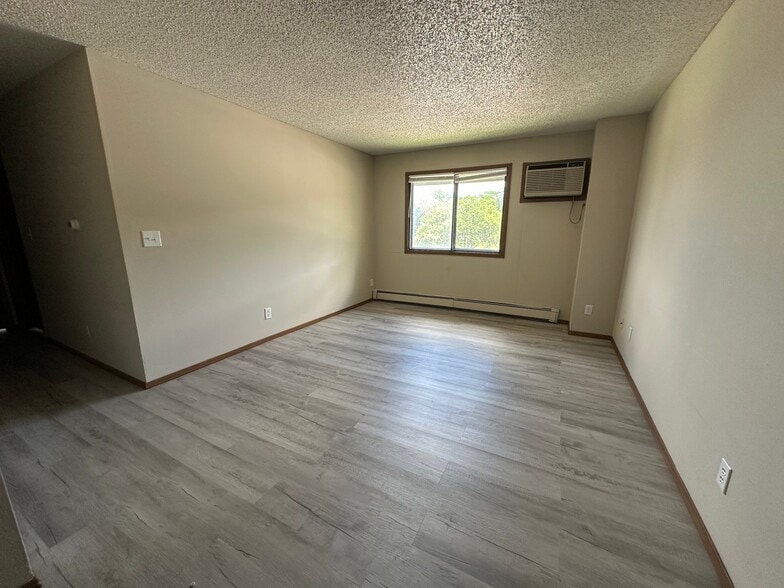 Building Photo - 321 Finkbine Ln