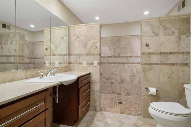 Building Photo - 101 Graybridge Rd