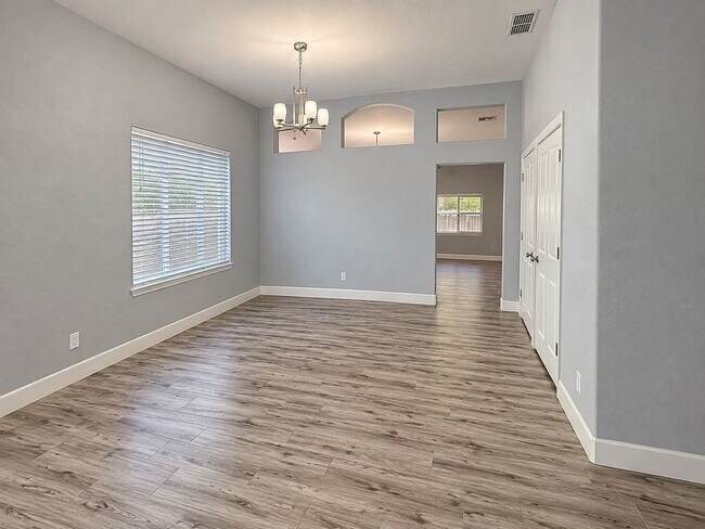 Building Photo - 6602 Escallonia Way