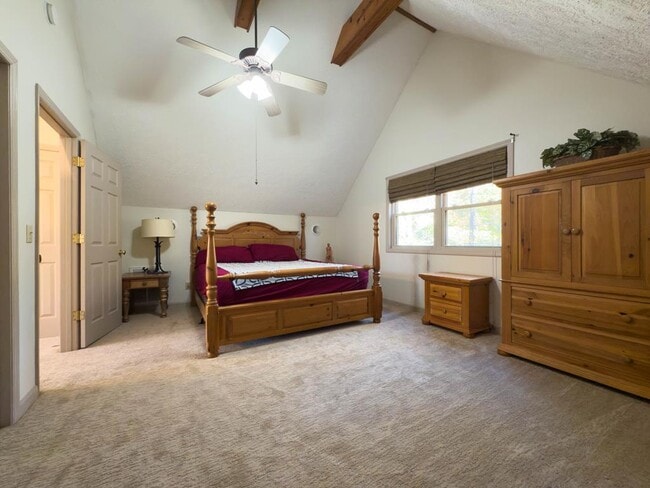 Building Photo - 450 Rhododendron Ln