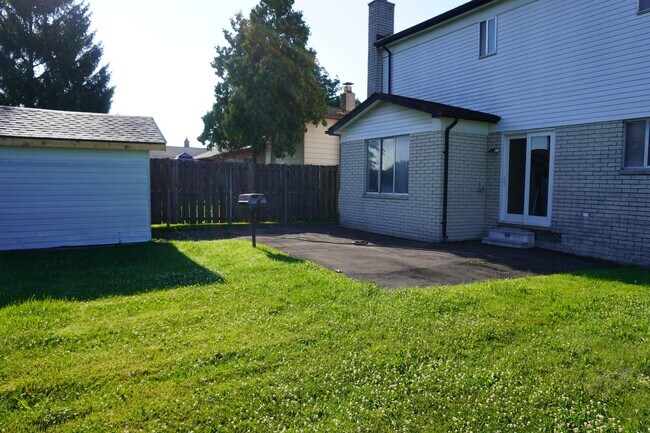 Building Photo - 4415 Fox Hill Dr
