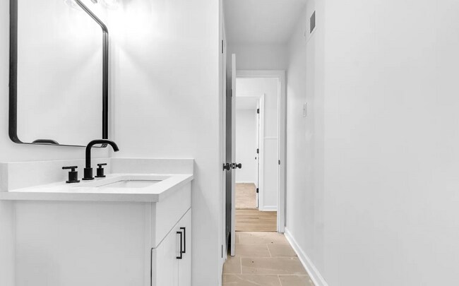 Building Photo - 2919 Normandy Dr