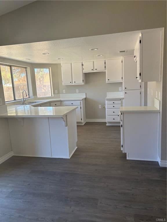 Building Photo - 37543 Royal Ct