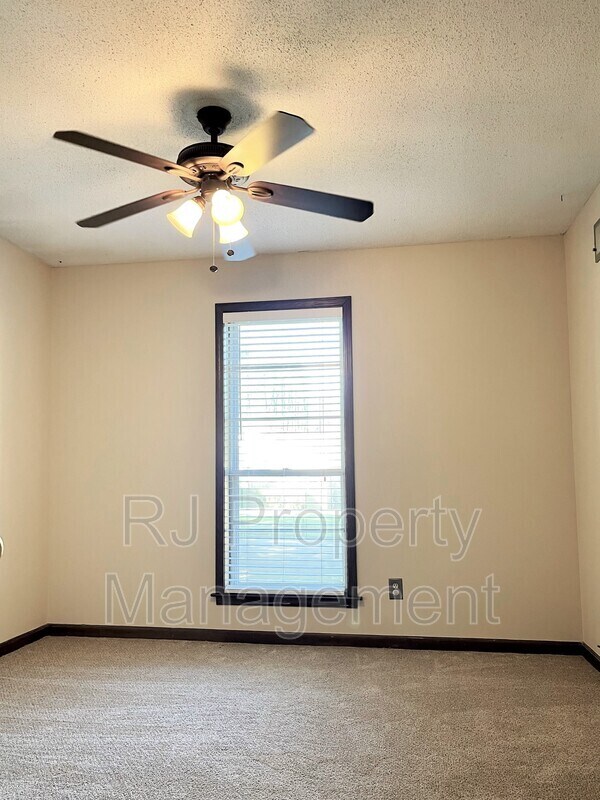 Building Photo - 2844 Marbry Dr