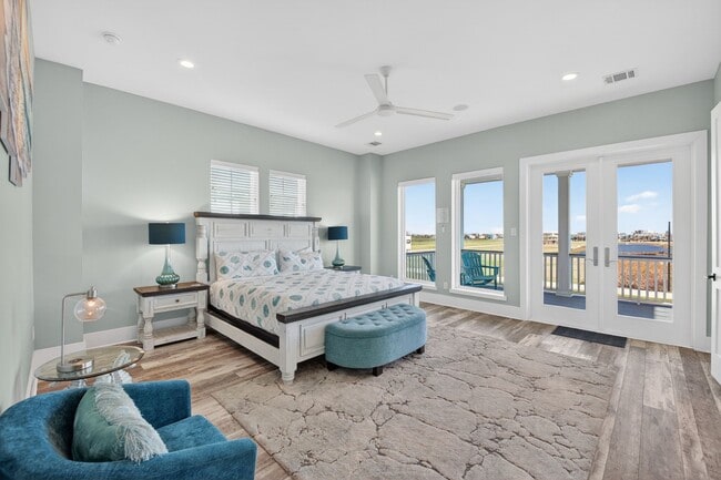 Building Photo - 3815 Seabreeze Ln