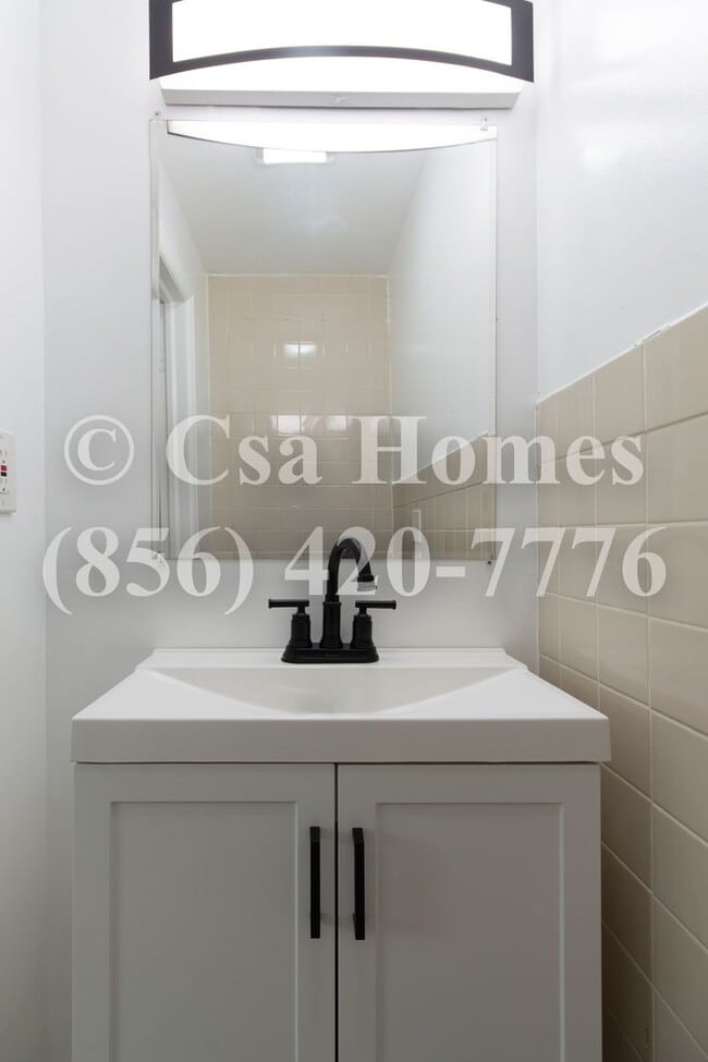 Building Photo - Newly Renovated 3 Bed, 1.5 Bath in Fairview!