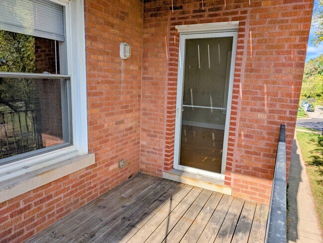 Building Photo - 142 Elmwood Ave