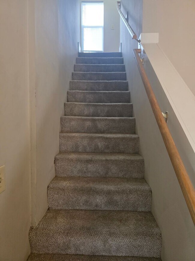 Building Photo - *PENDING* Recently Remodeled 2-Bedroom, 2-Bathroom Home – $1,100/Month - Accepting Section 8