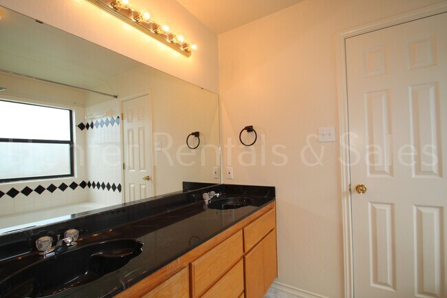 Building Photo - 1209 Katelyn Cir