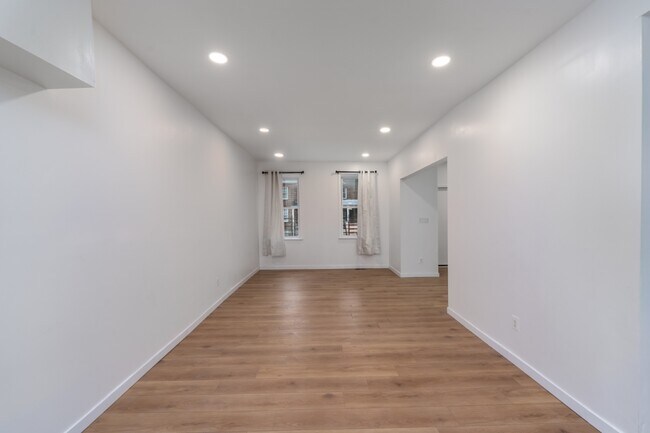 Building Photo - 5117 Queensberry Ave