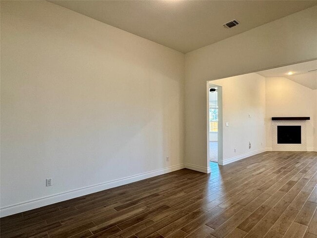 Building Photo - 1301 White Daisy Ln