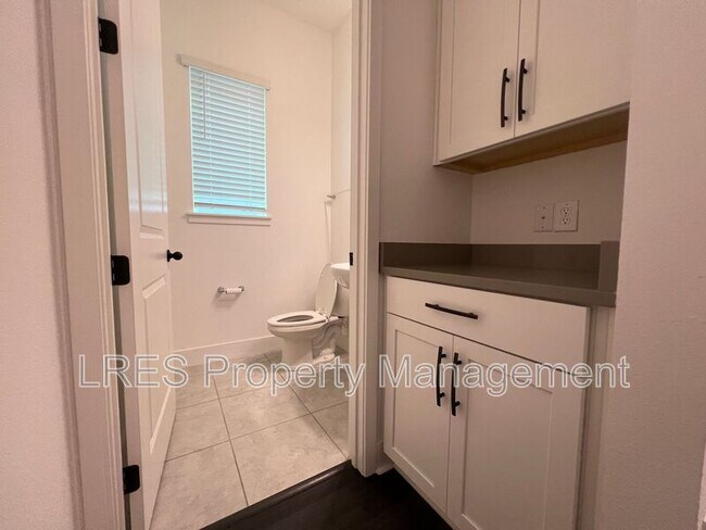 Building Photo - 10253 Austrina Oak Lp