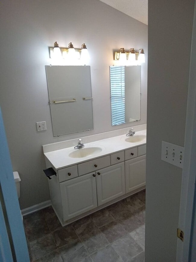 Building Photo - Ranch Home on Corner Lot with No HOA!