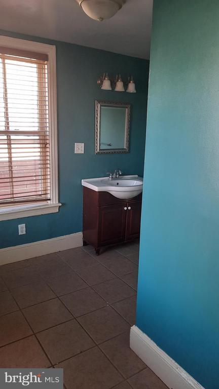 Building Photo - 238 Muench St