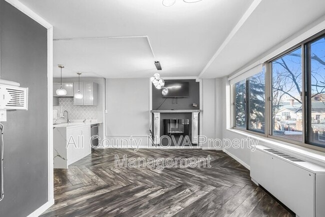 Building Photo - 922 24th St NW