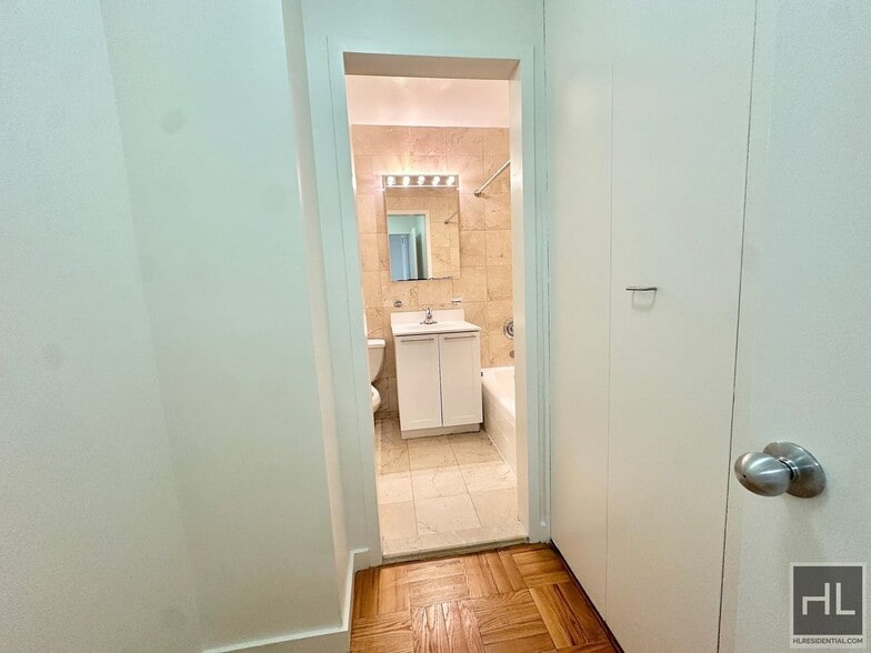 Building Photo - Fourth Avenue