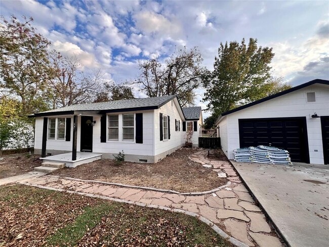 Building Photo - 307 W Gibson