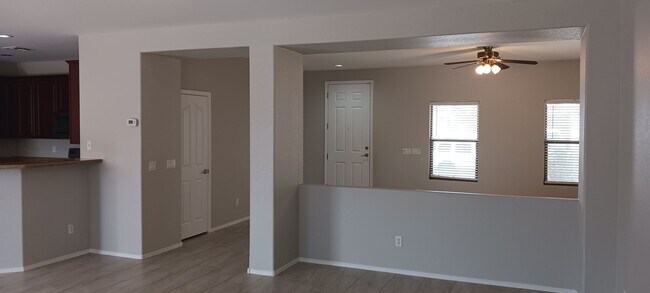 Building Photo - 3 Bed / 2 Bath with Loft