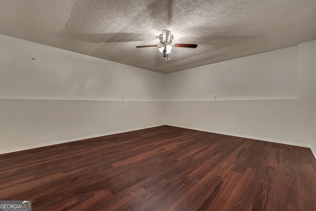 Building Photo - 1510 Twin Manor Dr