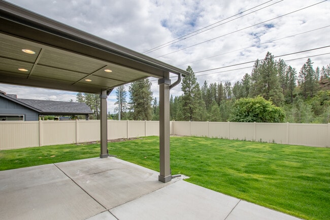 Building Photo - Beautiful 4 Bedroom 2.5 Bath River Run Home