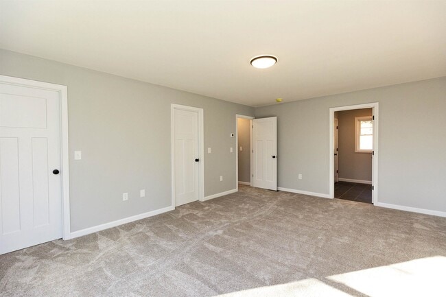 Building Photo - 231 Putnam Hill Rd