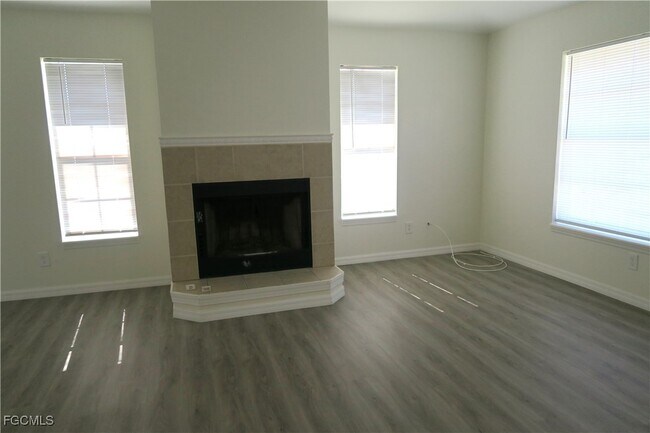 Building Photo - 2309 SE 5th Pl