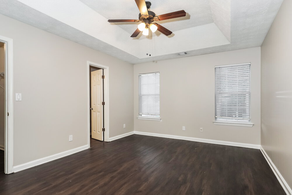 Building Photo - 454 Village Cir