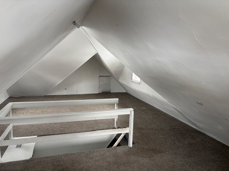 Building Photo - 1918 Elm St