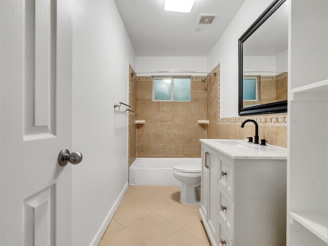 Building Photo - 4930 Holloway Dr
