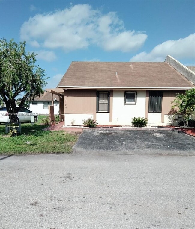 Building Photo - 1419 Yellowthroat St