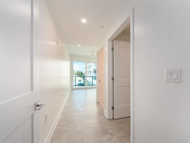 Building Photo - 15 Avalon St