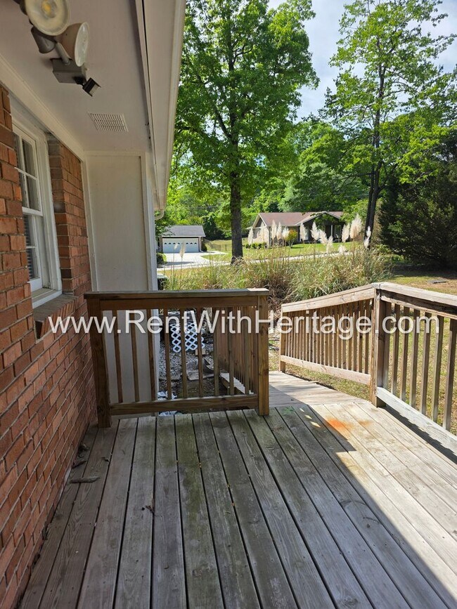 Building Photo - 7016 Skyline Dr