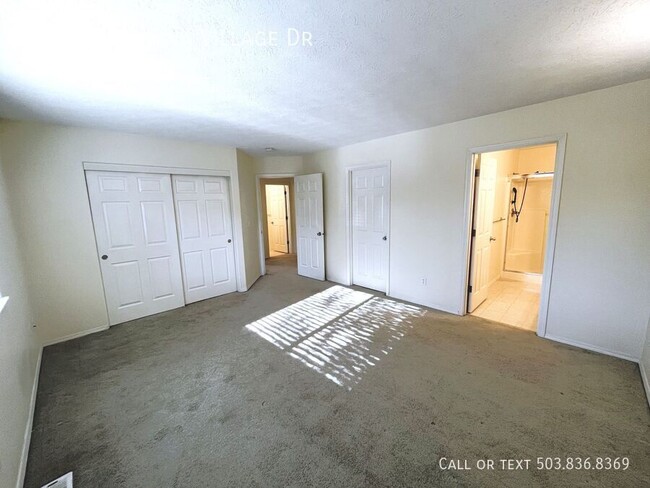 Building Photo - Light and Bright 3 Bedroom 2 Bathroom Home...