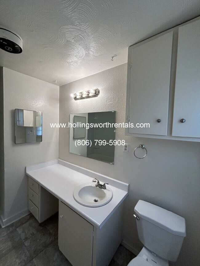 Building Photo - Large 3 bedroom 1.5 bath w/ Bonus Room and Laundry room