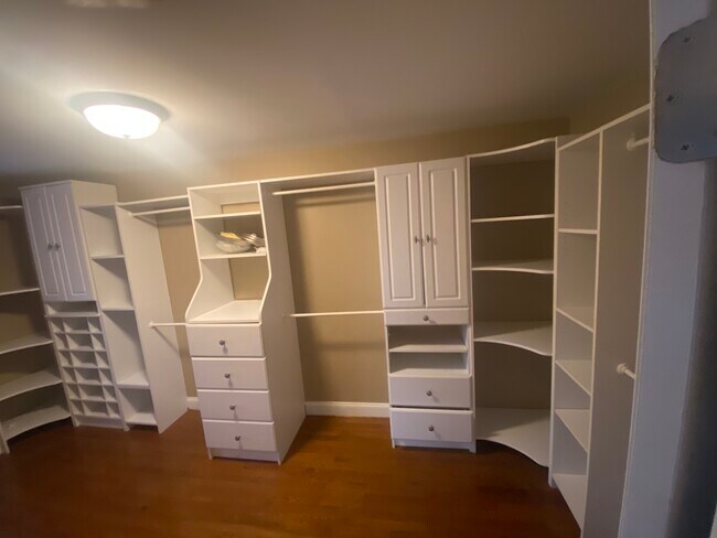 Building Photo - 100 Beacon Hill Pl