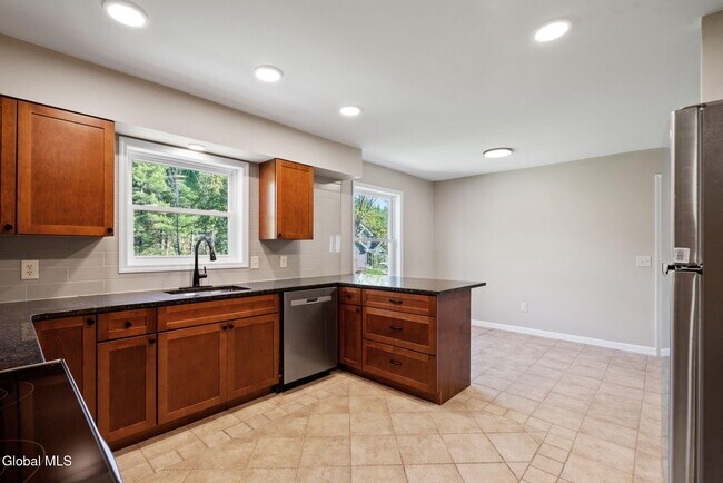 Building Photo - 30 Dick Lynch Rd